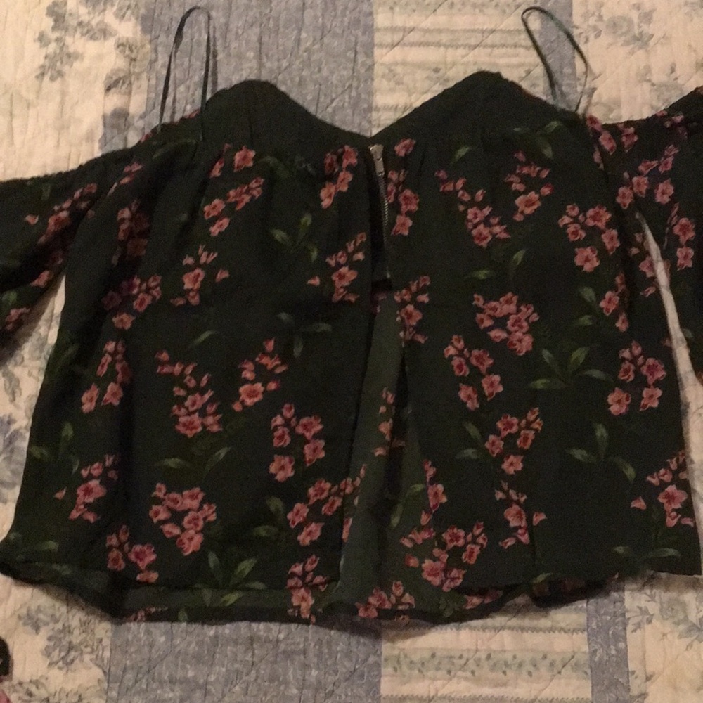 Lovely Top🌵🍃🌸 - Picture 6 of 8
